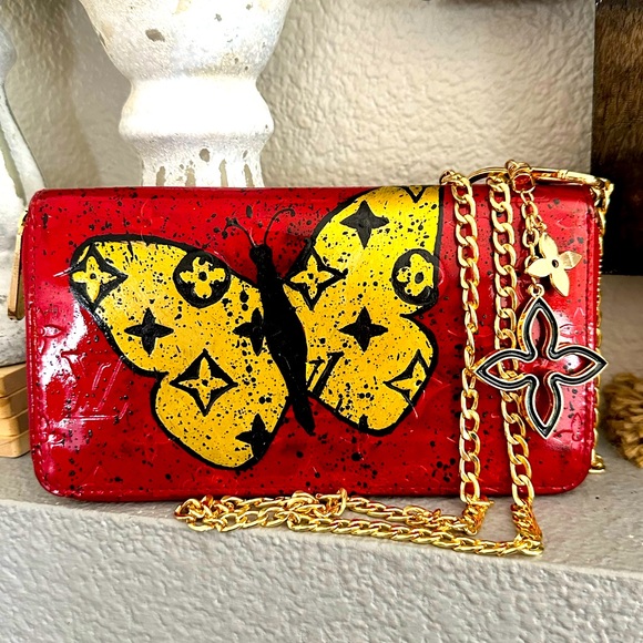 Louis Vuitton Handbags - LOUIS VUITTON
Pomme D'Amour Monogram Vernis Zippy Wallet customized